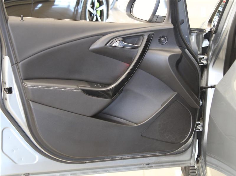 Opel Astra 1,6 CDTi 81kW Cosmo Výprodej - fotka 15 z 19