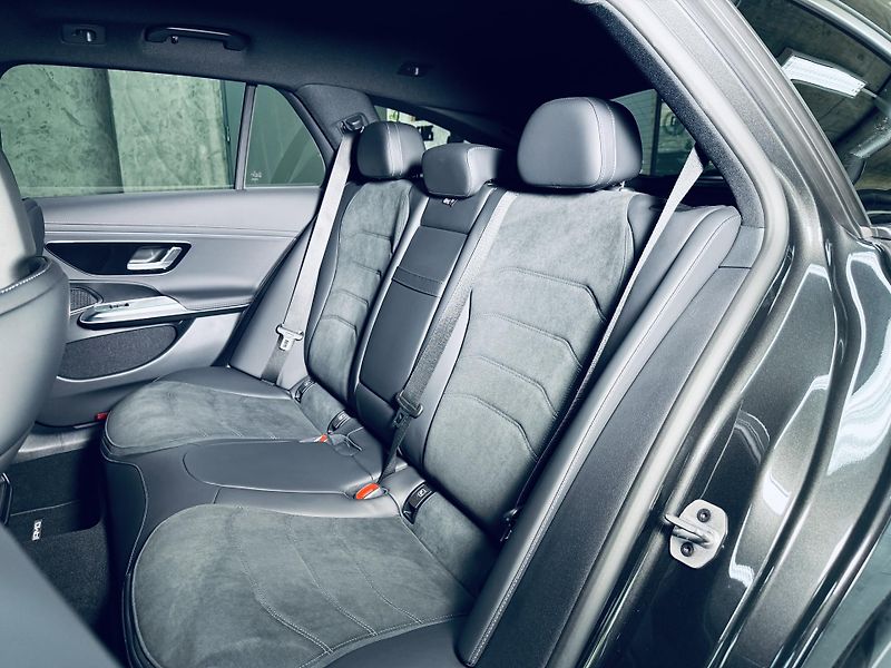 Mercedes-Benz Třídy E (2025) 220d*AMG*360*REZERVACE* - fotka 31 z 37