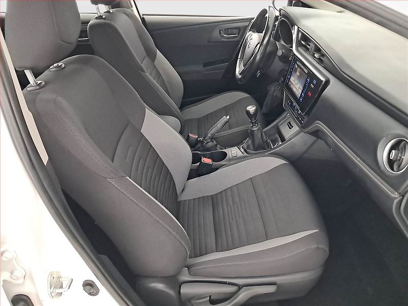 Toyota Auris (2018) 1.6 Valvematic, ČR,1.maj - fotka 9 z 18