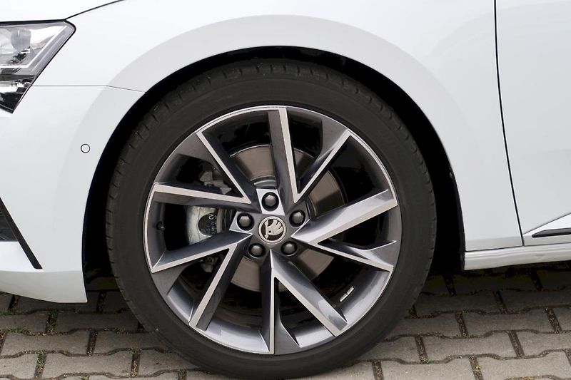 Škoda Karoq (2025) SportLine 2,0 TDi /110 kW - fotka 30 z 30