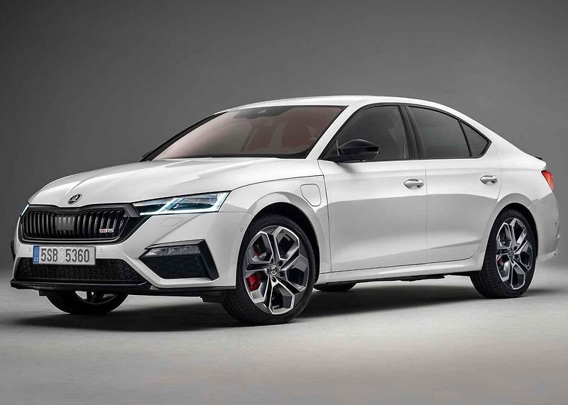 Dvě výkonné motory pod kapotou má čím dál více vozů