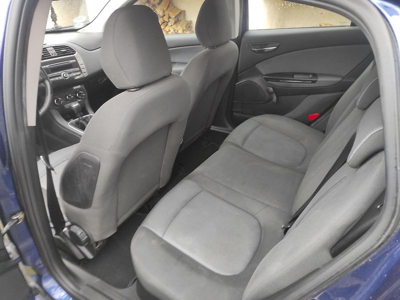 Fiat Bravo 1.9 JTD 8V Dynamic - fotka 14 z 22