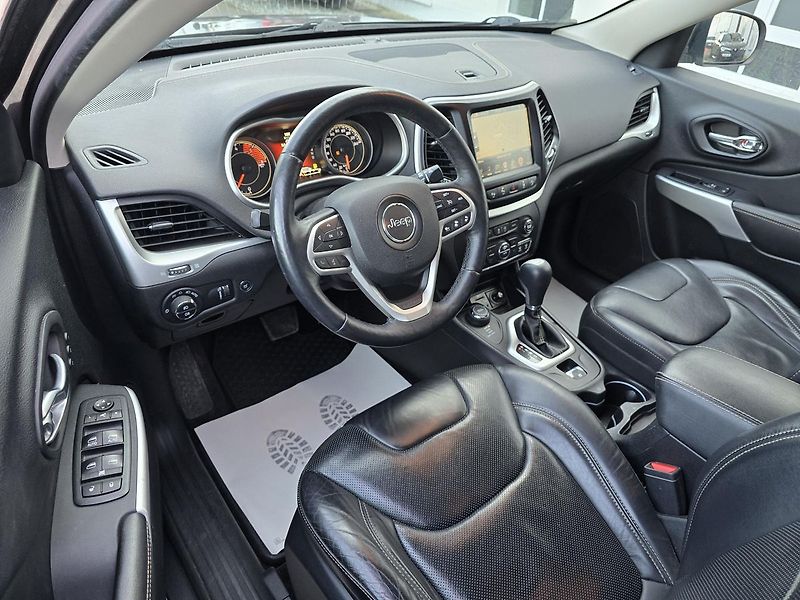 Jeep Cherokee 147kW 4x4 LIMITED KŮŽE NAV - fotka 9 z 49