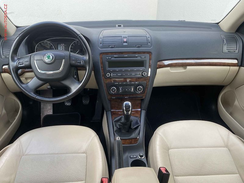Škoda Octavia (2012) 1.6 TDi, Elegance, +kola - fotka 8 z 17