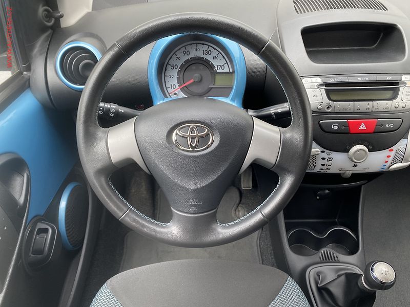Toyota Aygo (2014) 1.0i, ČR, AC - fotka 11 z 14