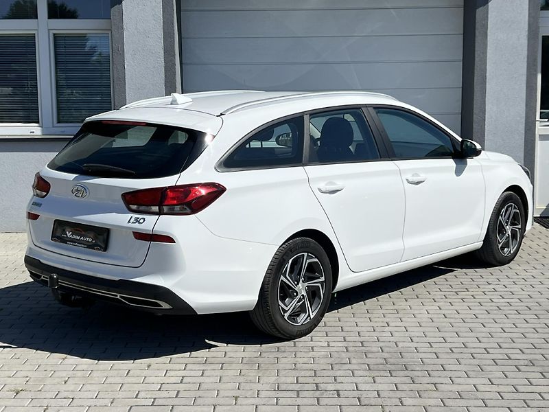 Hyundai i30 (2022) 1.6CRDi COMFORT TAŽNÉ KAMERA - fotka 4 z 20