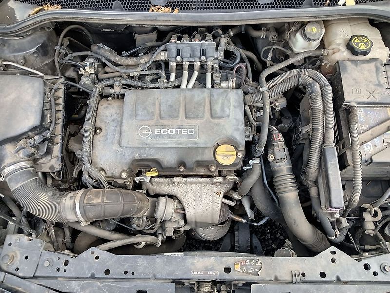 Opel Astra 1.4i Turbo Cosmo LPG - fotka 22 z 29