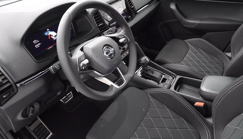 Škoda Karoq 1.5 TSI Sportline Matrix DCC - fotka 9 z 16