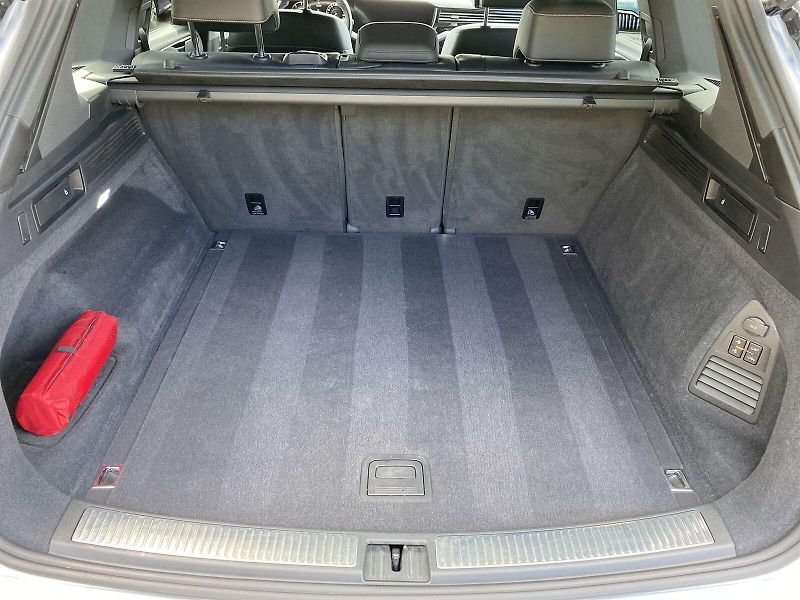 Volkswagen Touareg (2023) Exclusive 3.0 TDI V6 4Motion - fotka 31 z 37
