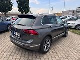 Volkswagen Tiguan (2020) R-LINE 1,5 TSI 110 KW 1. MAJ - náhled 4