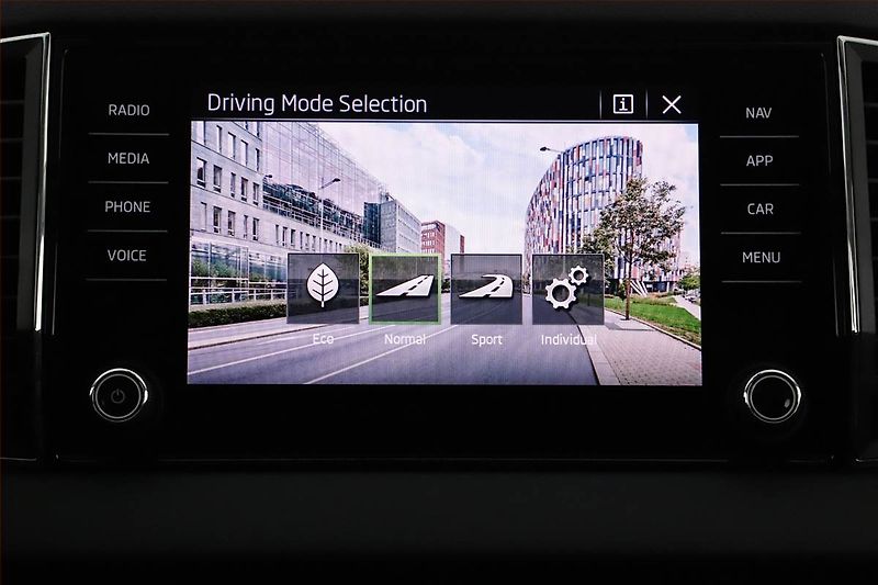 Škoda Karoq (2022) Style 2.0 TDI - fotka 15 z 20