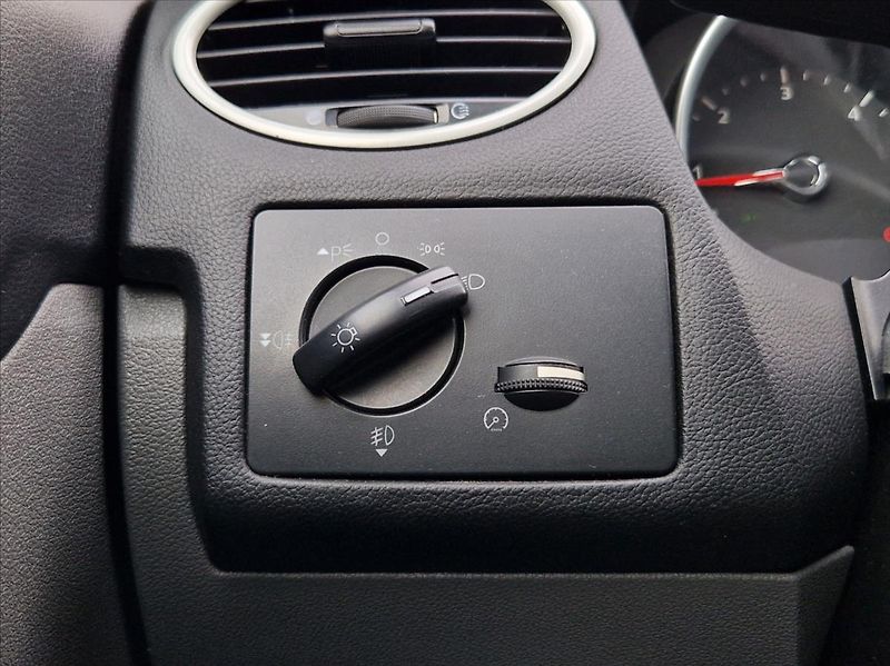 Ford Focus 1,6 TDCi NOVÉTURBO SERVI TAŽNÉ - fotka 29 z 29