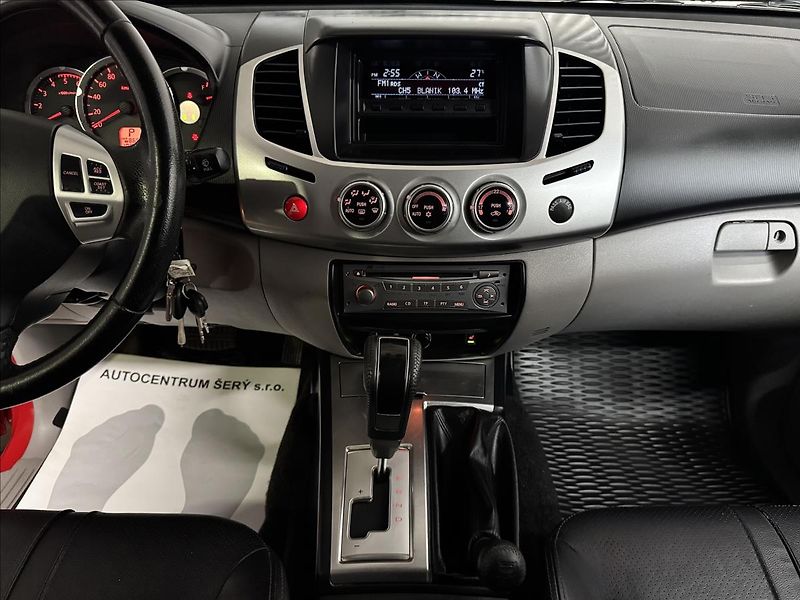 Mitsubishi L200 2.5DI-D INTENSE 4WD HARDTOP - fotka 18 z 35