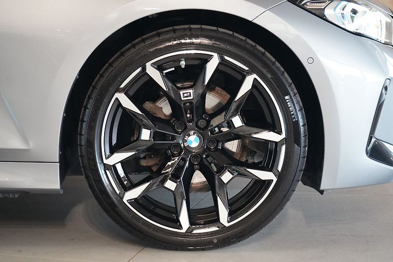 BMW Řada 3 320d xDrive Touring, HUD, ACC - fotka 7 z 43
