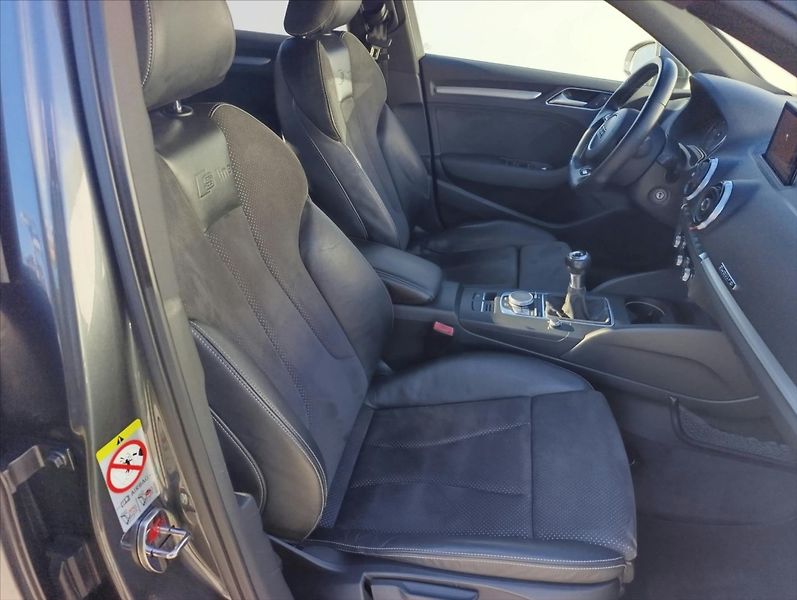 Audi A3 2,0 TDi S-Line Navi,Bi-xenon - fotka 26 z 39