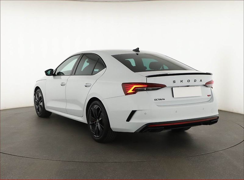Škoda Octavia (2025) RS 2.0 TSI, RS, KEYLESS - fotka 4 z 19
