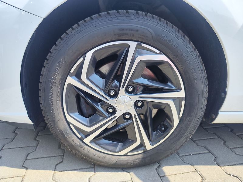 Hyundai i30 1.6 CRDi/85kW Smart - fotka 27 z 30