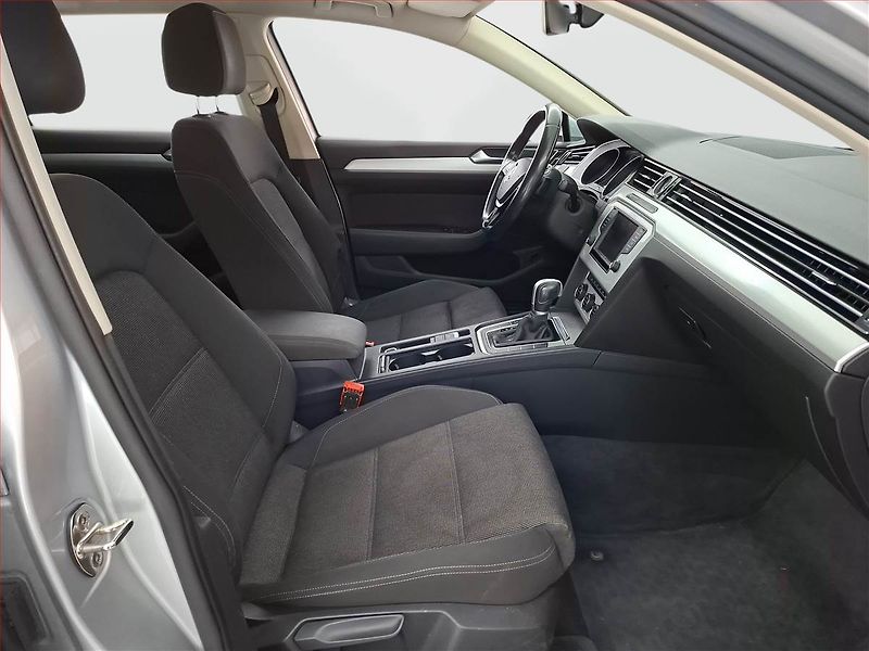 Volkswagen Passat (2015) 2.0 TDI, Automat, Navi - fotka 9 z 19