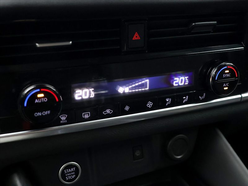 Nissan Qashqai 1,3 T-GDI N-Connecta CZ - fotka 21 z 32