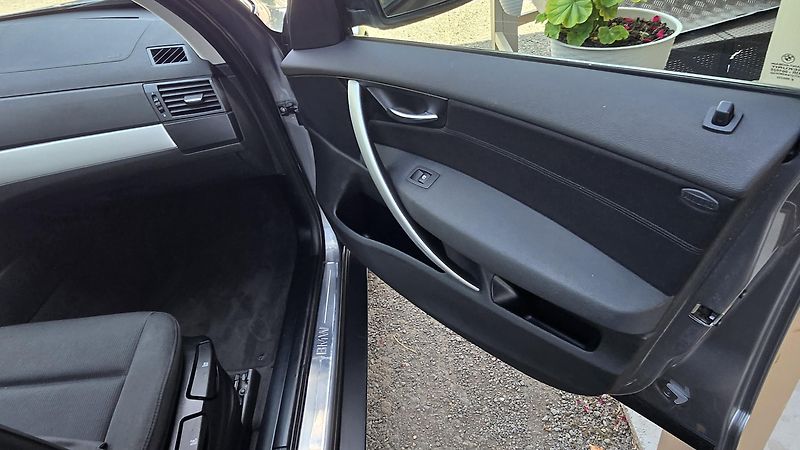 BMW X3 X DRIVE 2.0D 130KW 1MAJITEL - fotka 21 z 40
