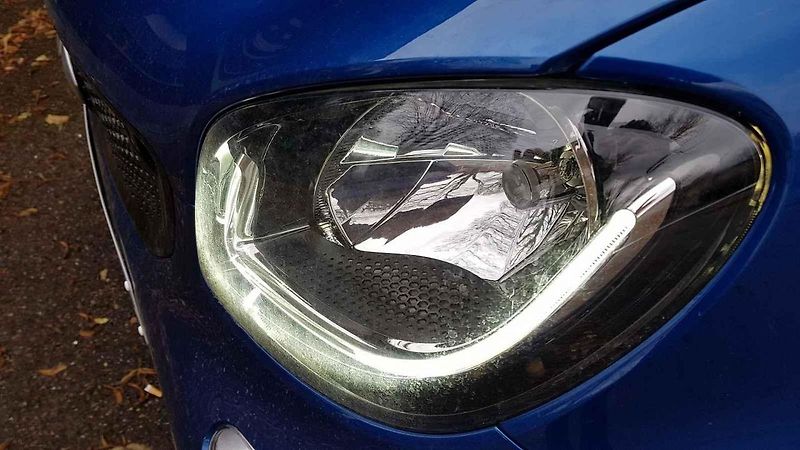 S elektrickým Smartem můžete za stovku zaparkovat i v centru Prahy. Jinde je ale tahle výhoda k ničemu.