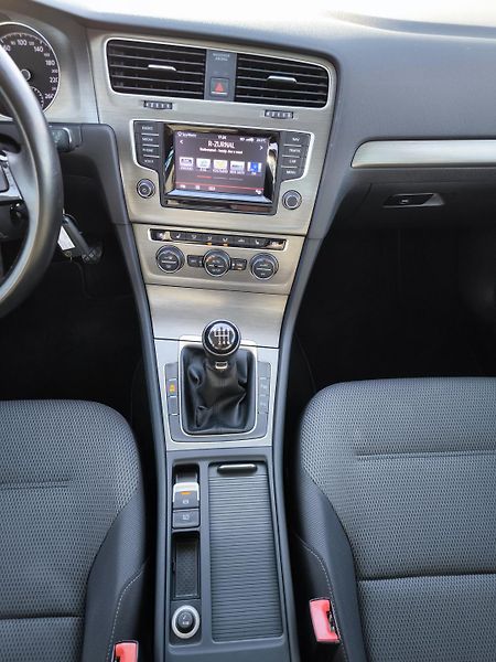 Volkswagen Golf 7 1,4TSI 90kW LED OSRAM 8xALU - fotka 43 z 82