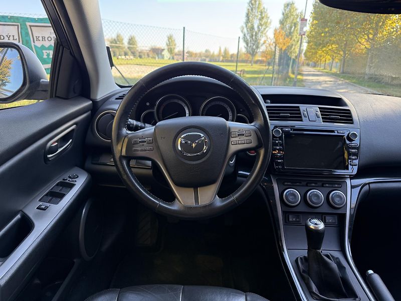 Mazda 6 2.5 Exclusive - fotka 24 z 33