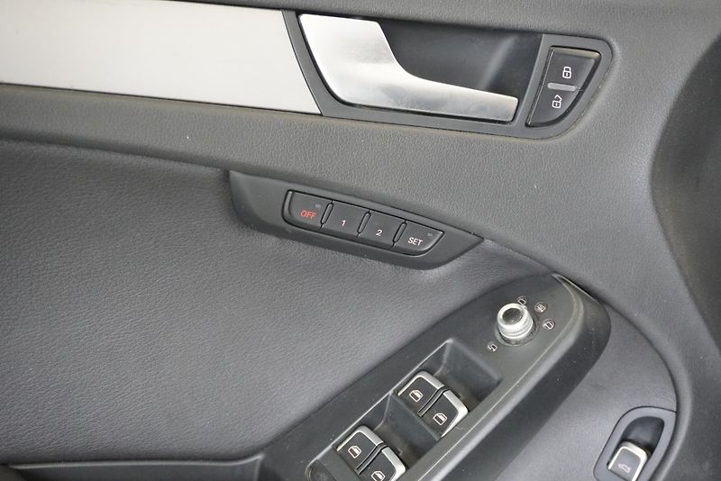 Audi A4 2,0 TDI S-LINE - fotka 11 z 30