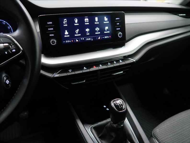 Škoda Octavia 2,0 TDI VÝHŘEV 1. MAJ ČR DPH - fotka 23 z 47