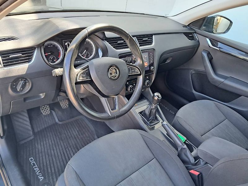 Škoda Octavia (2018) OCTVIA COMBI III FC STYLE 2.0 - fotka 18 z 26