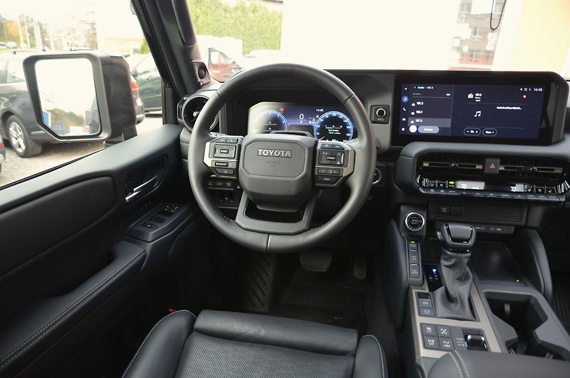 Toyota Land Cruiser 2.4 iFORCE MAX / ČR (Dajbych) - fotka 28 z 45