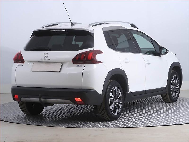 Peugeot 2008 (2016) Allure 1.2 PureTech, Automat - fotka 5 z 23