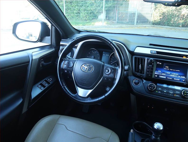 Toyota RAV4 (2018) Selection 2.0 D-4D, Serv.kniha - fotka 7 z 23