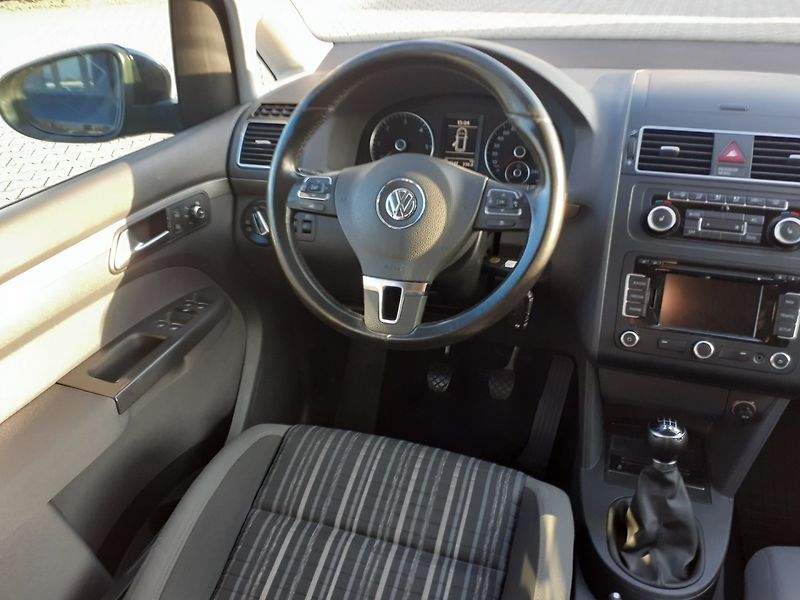 Volkswagen Touran (2011) 2.0 TDi CROSS - fotka 9 z 34
