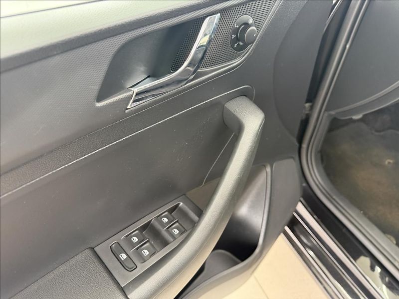 Škoda Rapid 1,2 TSI, Climatronic, CarPlay - fotka 12 z 26