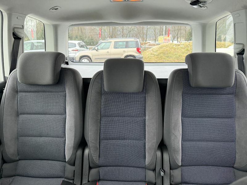 Volkswagen Touran 2.0 TDI STYLE - fotka 15 z 21