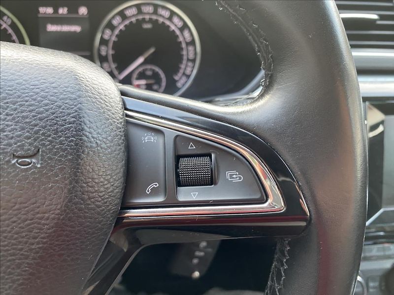 Škoda Superb 2,0 TDI  Ambition / NAVI - fotka 29 z 41