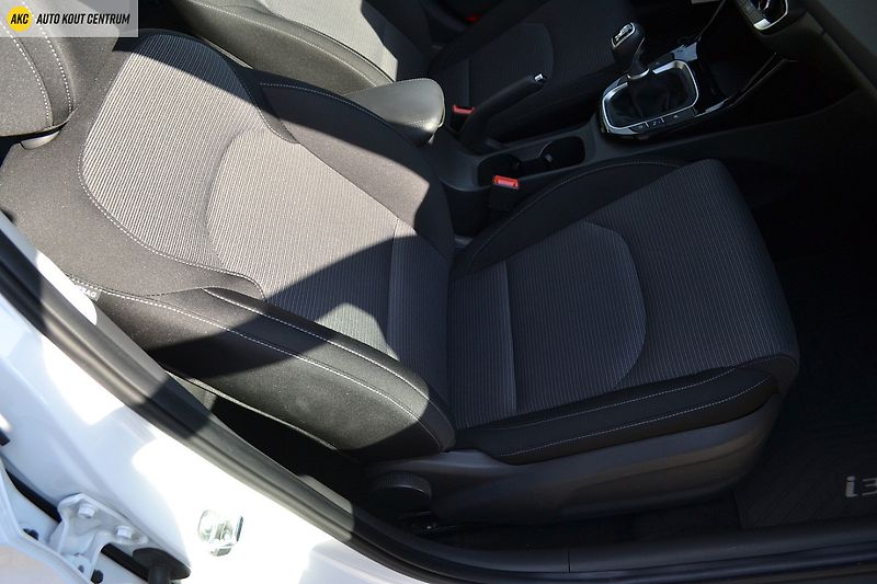Hyundai i30 WG 1,5I MT SMART FAMILY NAVI F - fotka 12 z 51
