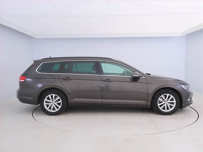 Volkswagen Passat (2015) Comfortline 1.6 TDI, Navi - fotka 6 z 16