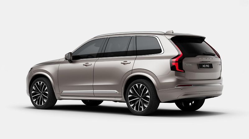 Volvo XC90 (2026) B5 AWD PLUS BRIGHT - fotka 2 z 13