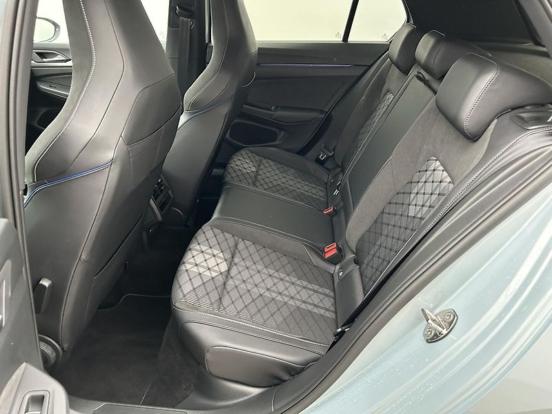 Volkswagen Golf 1.5 TSI R-Line - fotka 25 z 30