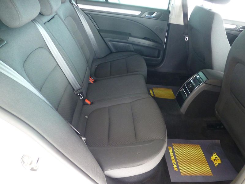 Škoda Superb (2014) 2,0TDI*NAV*PARK S*VYHŘ.S*XENON - fotka 25 z 29