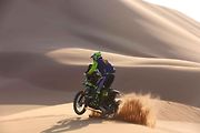 Účastníci Rallye Dakar zdolávají obrovské duny