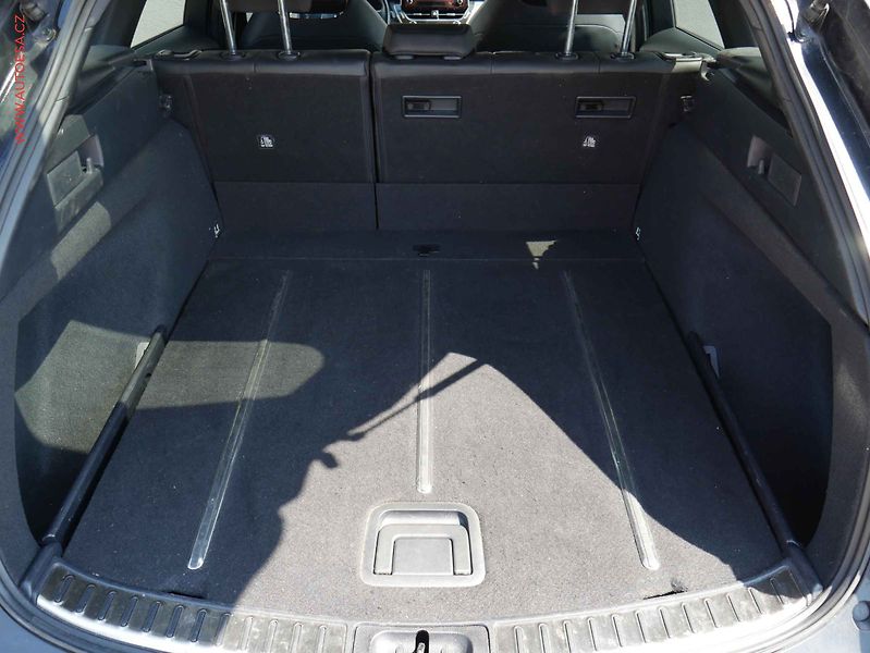 Toyota Corolla (2021) 1.8Hybrid, 2.maj,ČR - fotka 7 z 21