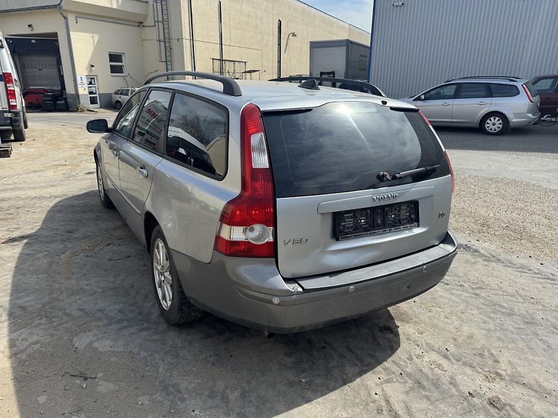 Volvo V50 (2007) 2.4D 120Kw NÁHRADNÍ DÍLY - fotka 2 z 8