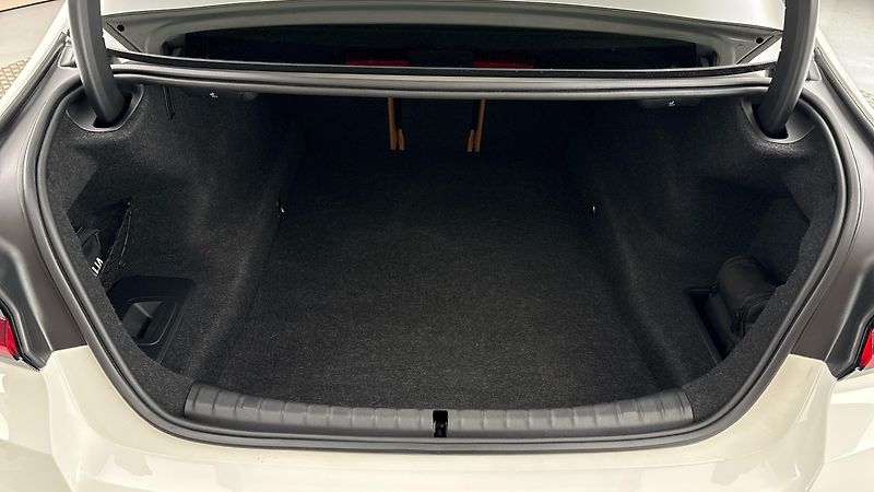 BMW Řada 5 540i AUT M-paket - fotka 17 z 32