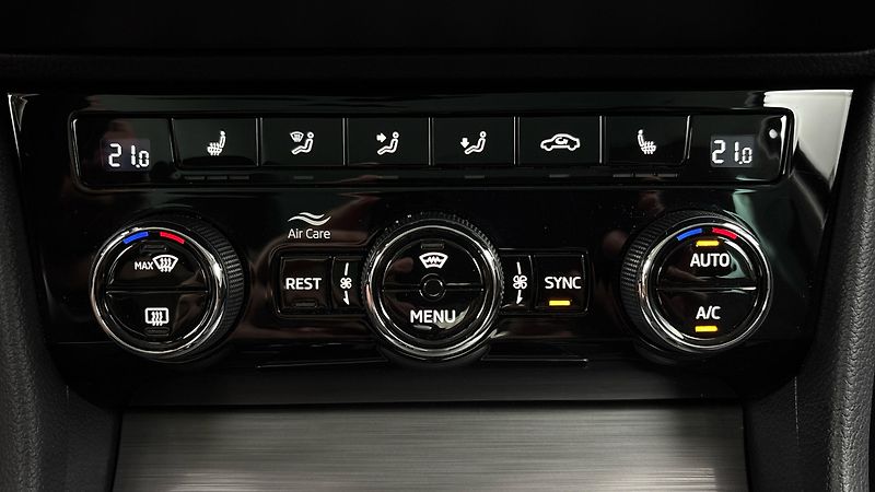 Škoda Superb 2.0 TDI DSG 4x4 Style - fotka 13 z 30
