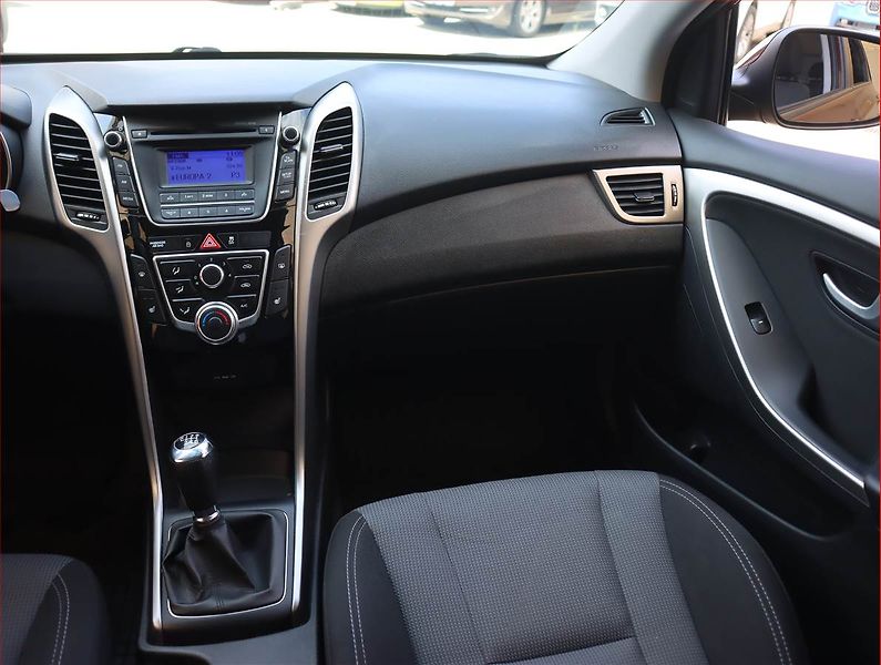 Hyundai i30 (2013) 1.6 MPI, Serv.kniha, Tempomat - fotka 8 z 17