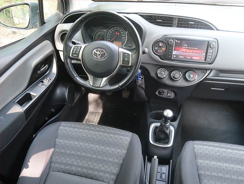 Toyota Yaris (2017) 1.33 Dual VVT-i, Serv.kniha - fotka 7 z 12