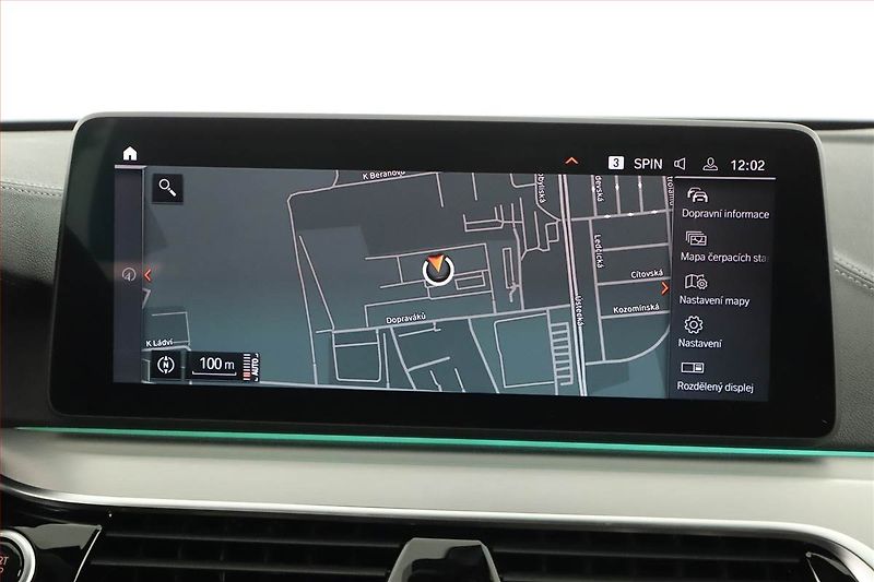 BMW Řada 5 (2021) 540i xDrive - fotka 12 z 20
